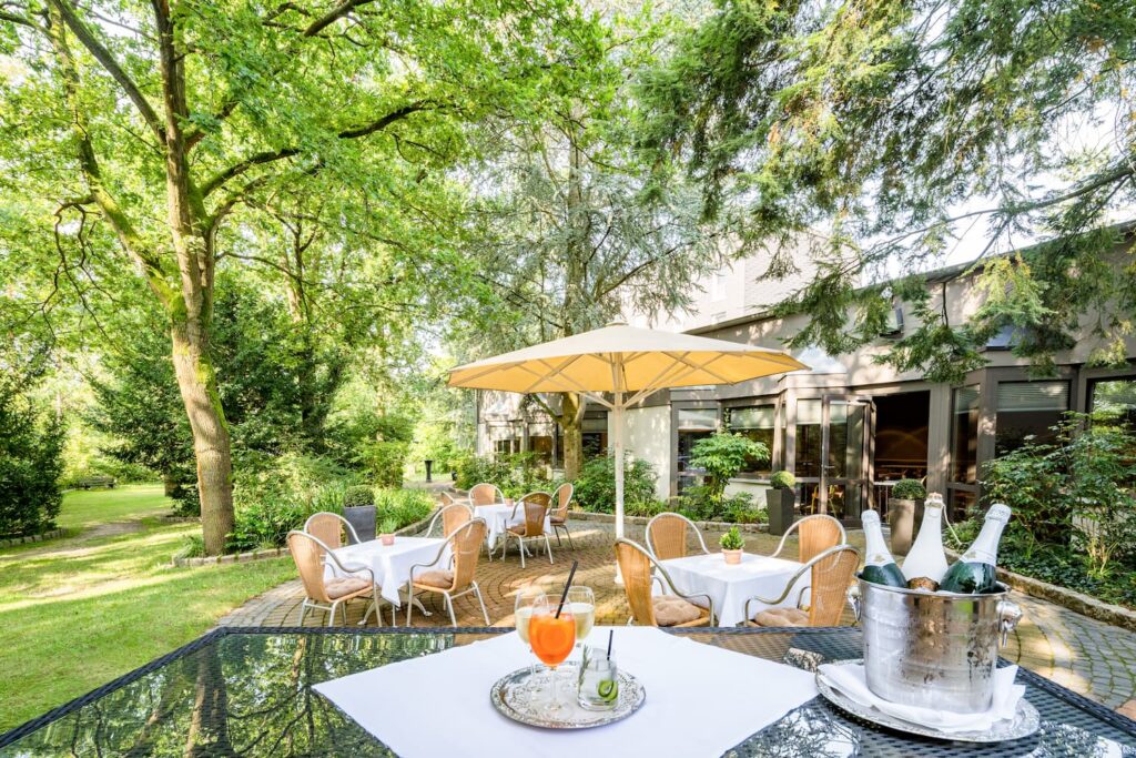 BWH_Foehrenhof_Gartenterrasse_aussen